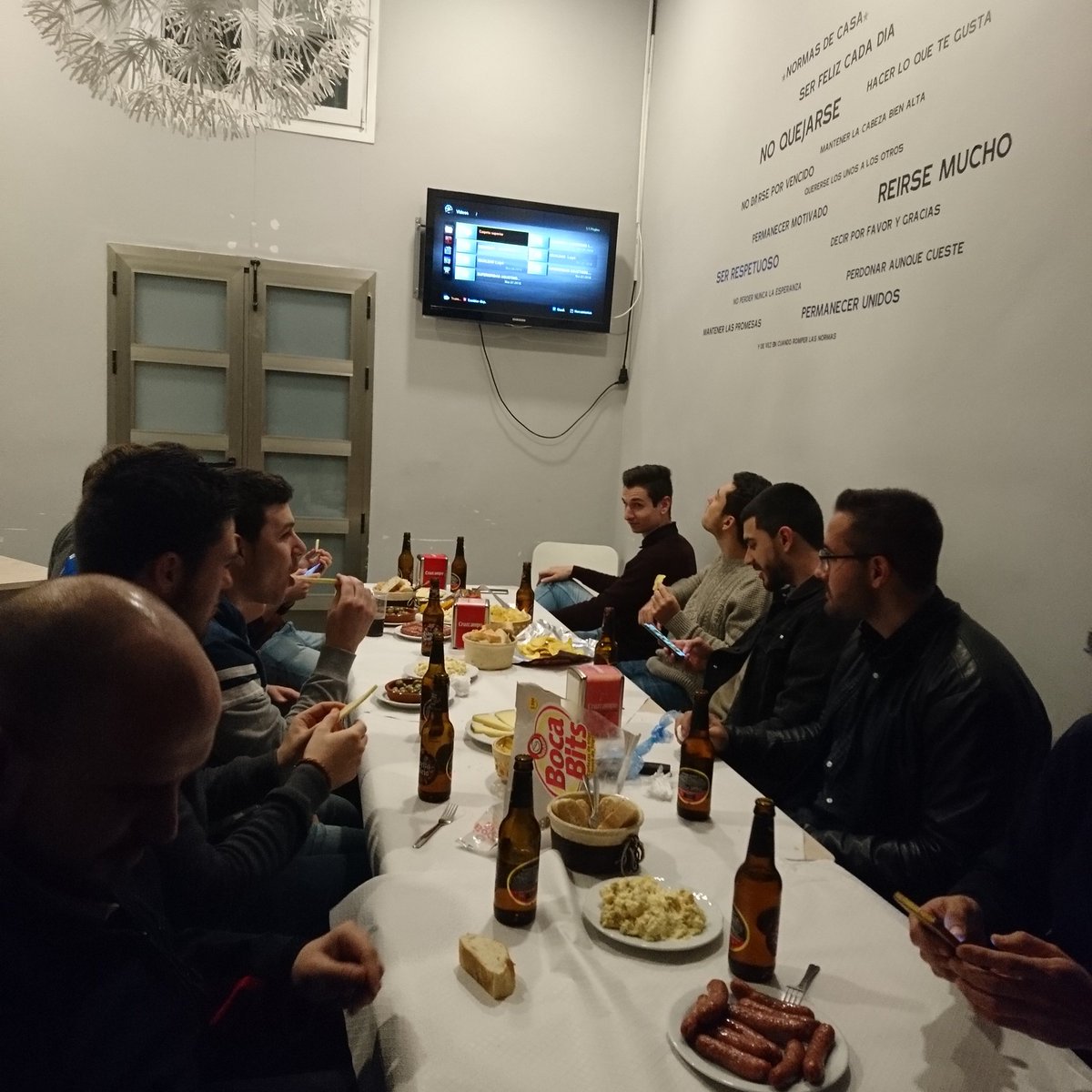 LuisParro3's tweet photo. Partido importante este sábado, un poco de análisis de video y si es con un ambiente distendido mejor....😉 😉 https://t.co/4WUMNjp3P3
