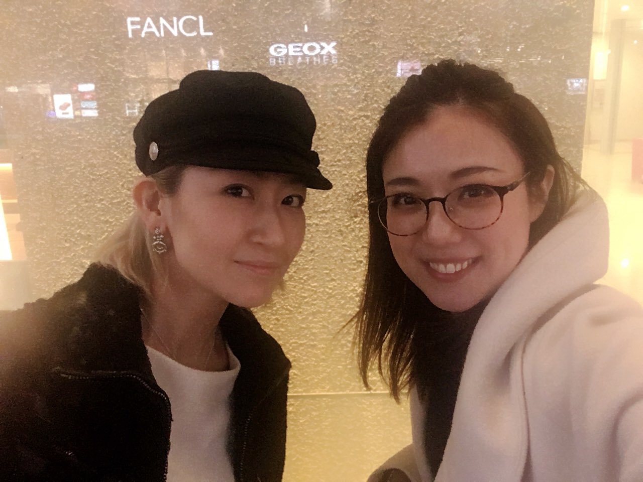 愛純もえり まっつさんに会えたの 貴重な日本滞在時間を私とのお茶に数時間使ってもらっちゃって笑 マチネ公演見終わって ソワレ休憩時間くらいまで話し込んでしまいました笑 私が虞美人で退団して以来なので 約8年ぶりにゆっくりお話しさせて頂きまし