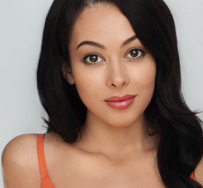 Took this about 20 minutes ago in my living room. Am I a head shot photographer now? 🤣🤷🏻&zwj;♀️ https://t<a href="/tag/iamthegift"class="tags"><span>#iamthegift</span></a>