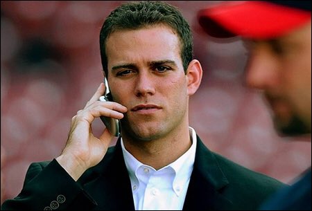 Hack_Zample's tweet photo. Theo Epstein looks like a fast talking older brother who gets duped into a get-rich-quick scheme and has to be bailed out by his frugal, conscientious younger brother...who is actually Freddie Freeman https://t.co/K8GmzLNBGk