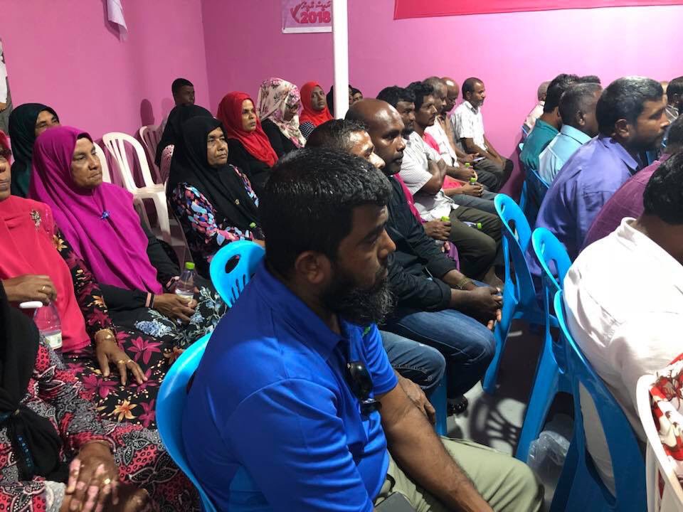 d_hoarafushi's tweet photo. Environment Minister @Thoriqibrahim & PPM delegation meets #PPMDA members of HA.Hoarafushi.
#RY2018 @Muhmed_Ismail https://t.co/nM333aVm46