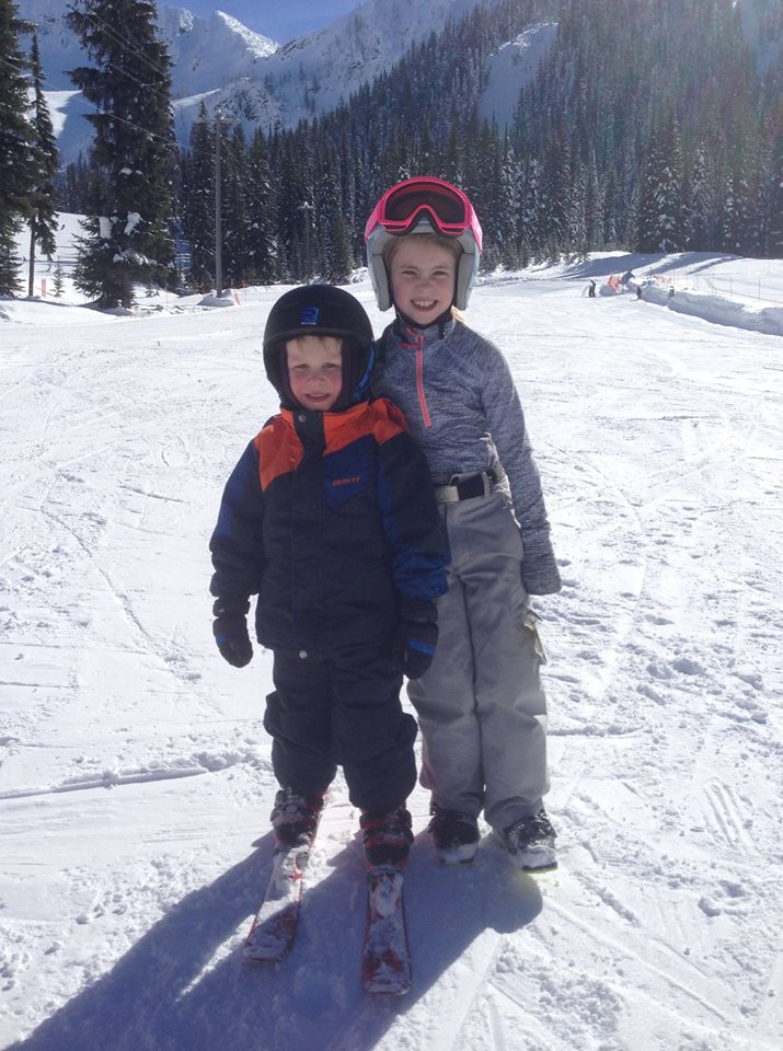 Families @RMHBC often form a connection that lasts long after their stay at the House. Yesterday, Paige and Wylder were able to reunite on the ski hill in Nelson!