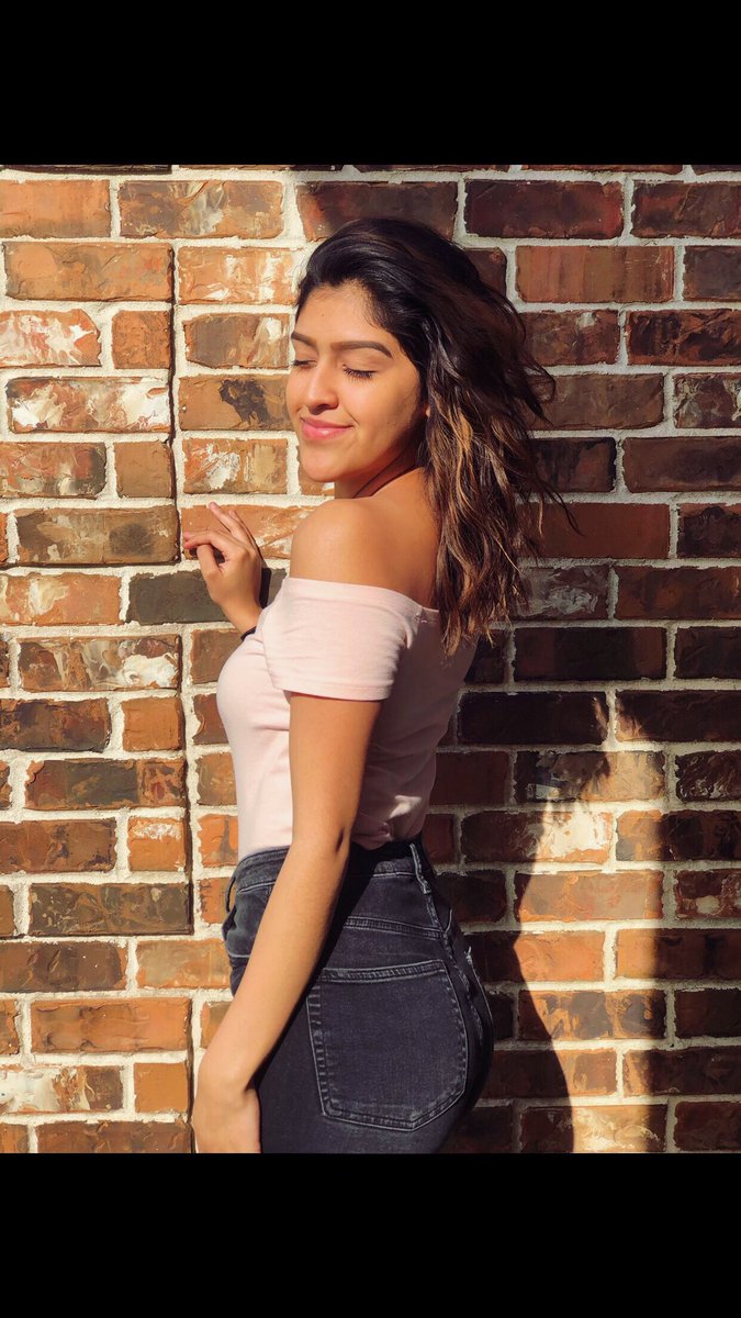 bethany_joely's tweet photo. 🌞- kissed https://t.co/XELw1xRO27