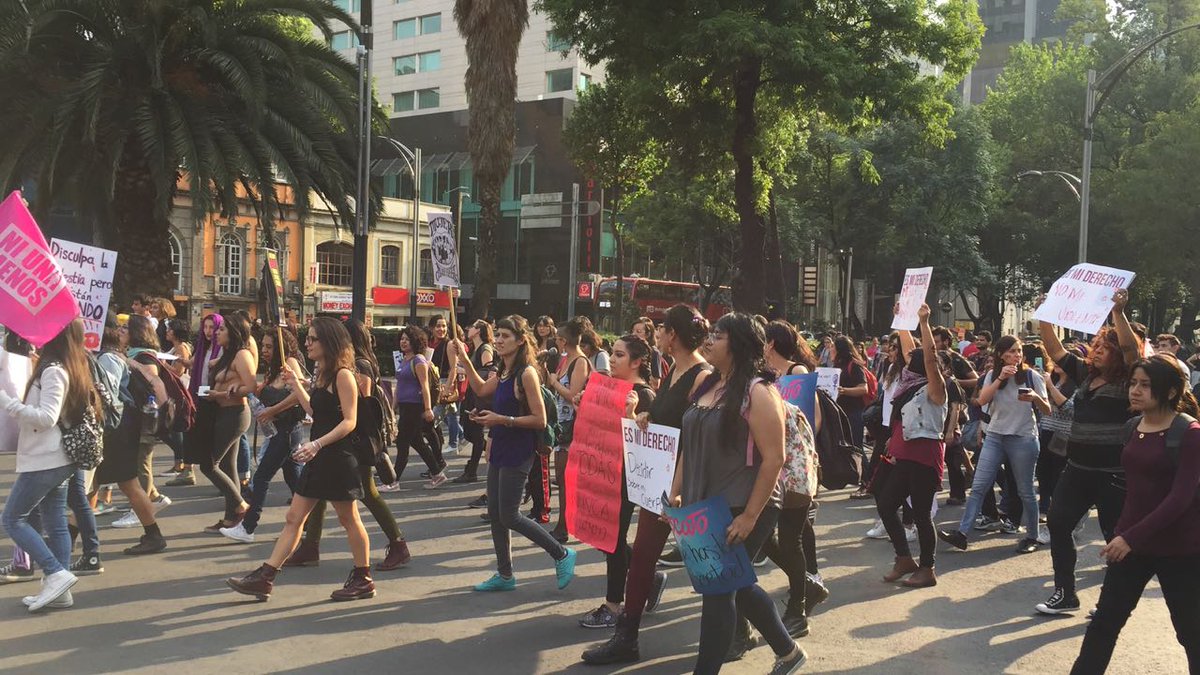 @ErendiraAquinoA En estos momentos la #Marcha8M está a la altura del <a href="/senadomexicano/">Senado de México</a> #DiaInternacionalDeLaMujer