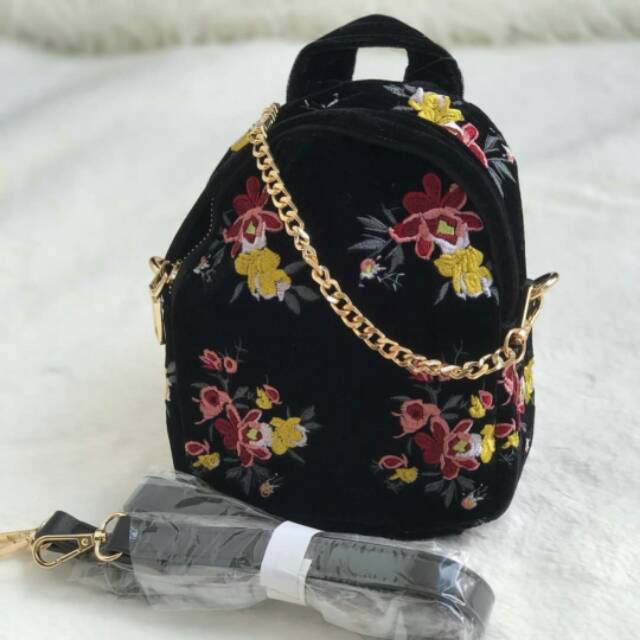 nuriLLiciouss's tweet photo. Saya menjual Zara sling b... seharga Rp235.000. Dapatkan produk ini hanya di Shopee! https://t.co/jhx5ekWbHs #ShopeeID https://t.co/tqNKmCgR18