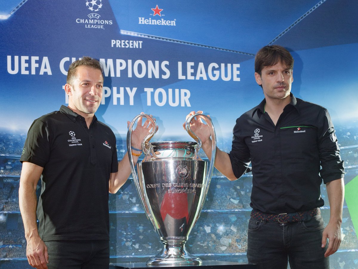ChampionsLeague's tweet photo. The #UCLTrophyTour is in #Mexico🇲🇽 and these two legends are in town! 🏆🏆🏆🏆 #UCL titles between them, but who remembers when @MorientesNo9 got the better of @delpieroale in 1998? Your favourite final is ________ #sharethetrophy https://t.co/jzO4UiTakw