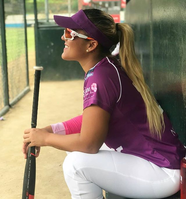 EjercitateEc's tweet photo. #DíaInternacionalDeLaMujer ♀ @mdanielacarrera 
Vicio, compromiso y amor hacia el deporte. #fortheloveofthegame #softball #softballlife #saturday #sabado #sportlover #gameday #dospartidos #twogames 🖤⚾️⚾️ https://t.co/TurJyzinOr https://t.co/AkrxtUyy08