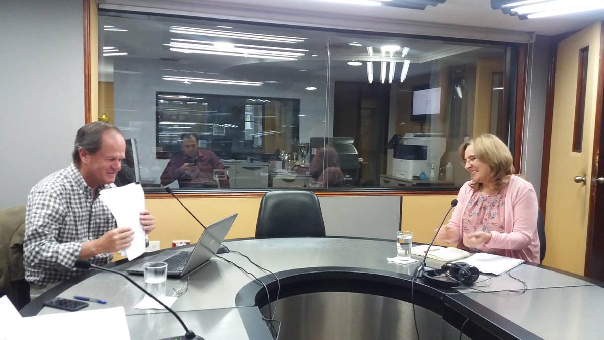En los micrófonos de @radioplatinumec  y @radioquitoec nos acompaña la #MinistradeAmbiente #MariaEulaliaPozo @AndresCarrion2