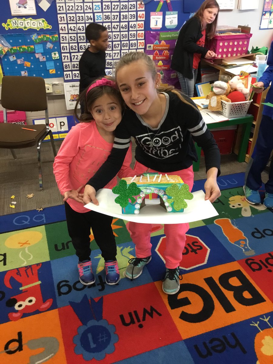 dwyer2_o's tweet photo. Making Leprechaun traps with our buddies! #pantherpride512 #stpattysdayfun https://t.co/2okKJuTNNq