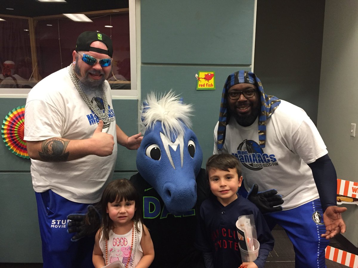 ManiAACs's tweet photo. Always love the kids! Reading to all the children at today’s #ReadingTimeOut with @hbarnes & the @mavsdancers . #MavsRead #MavsCare https://t.co/Q2Dga7cjkX