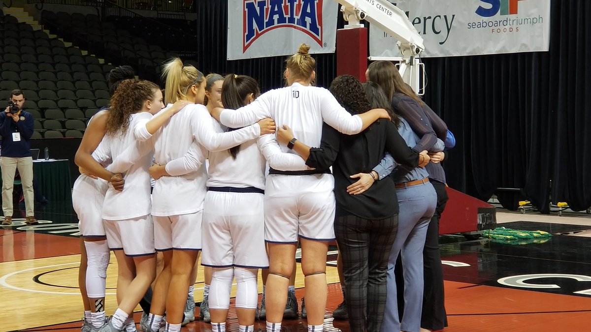 GCMapleLeafs_WB's tweet photo. @MarianUnivWBB tips off in 1st round action in Sioux City! Trying to join @TaylorU_WBB and @IWU_WBB in the sweet 16. #CLpride https://t.co/haBVhi5cPk