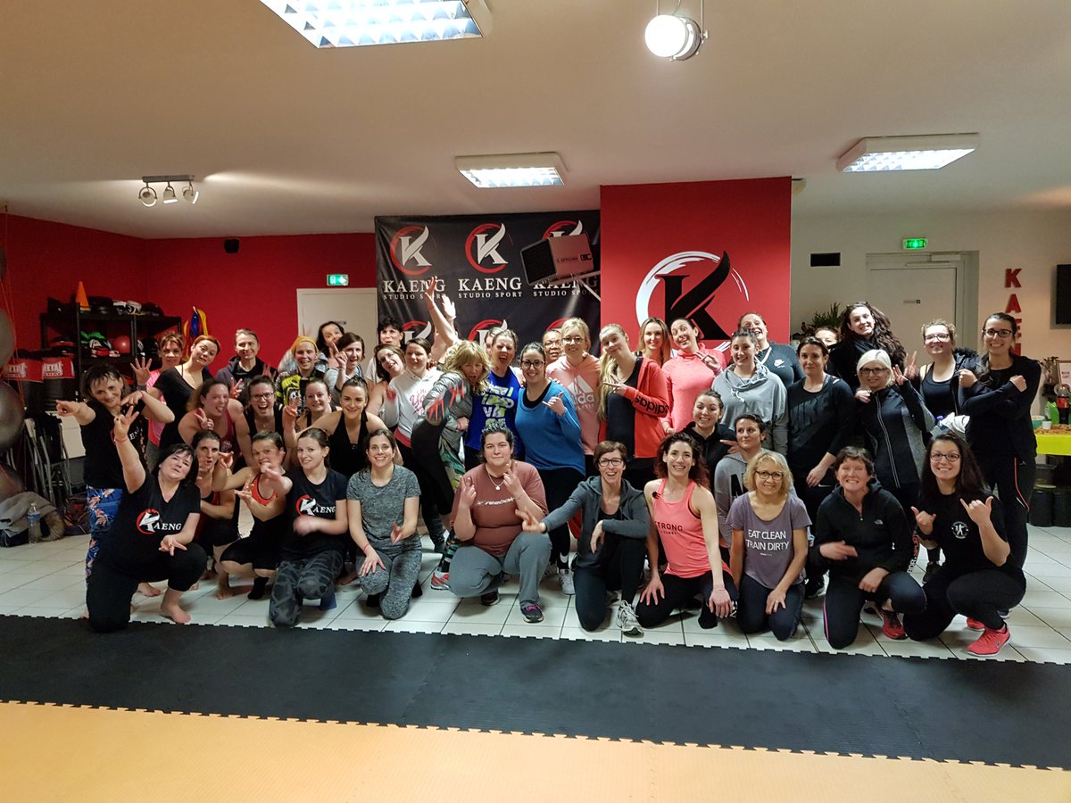 KaengStudio's tweet photo. Girls power , les femmes au pouvoir  à la salle Kaeng Studio Sport !
Une soirée sport 100% femmes ! 
#sportfeminin #fitness #sportsdecombat #GirlPower https://t.co/4VRkNZtdt6