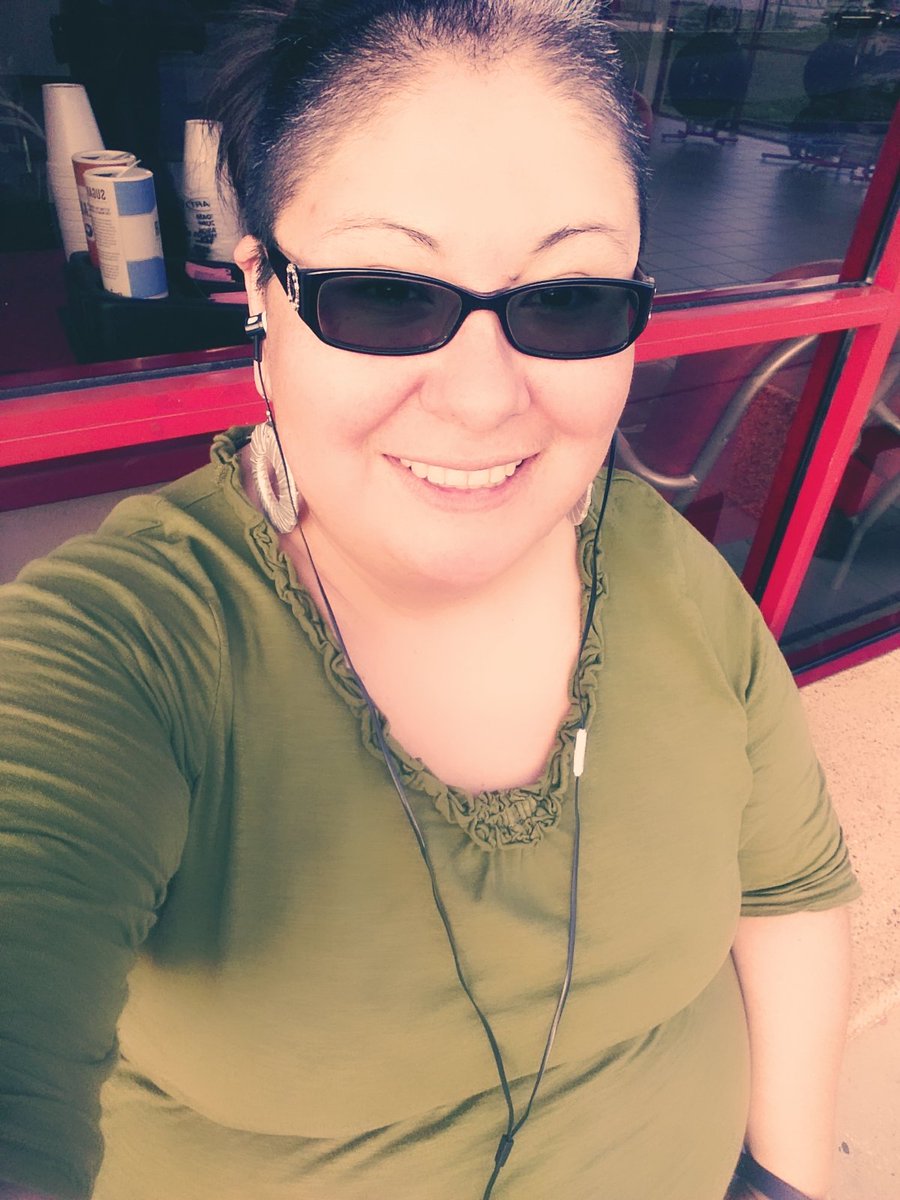 ELIAZTECPRINCES's tweet image. My smile when they upgrade my tires.. #TheirMistake #Wrongsize #DiscountTires