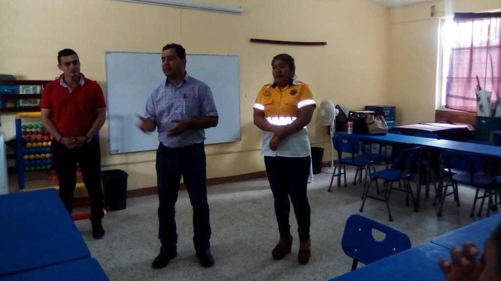 En el marco del Día Internacional de la Mujer, el ayuntamiento de Huimanguillo a través de la Dirección de Transito municipal, llevó a cabo capacitaciones de manejo, seguridad vial y de motivación personal a amas de casa de las Villas San Manuel y Tenerife.