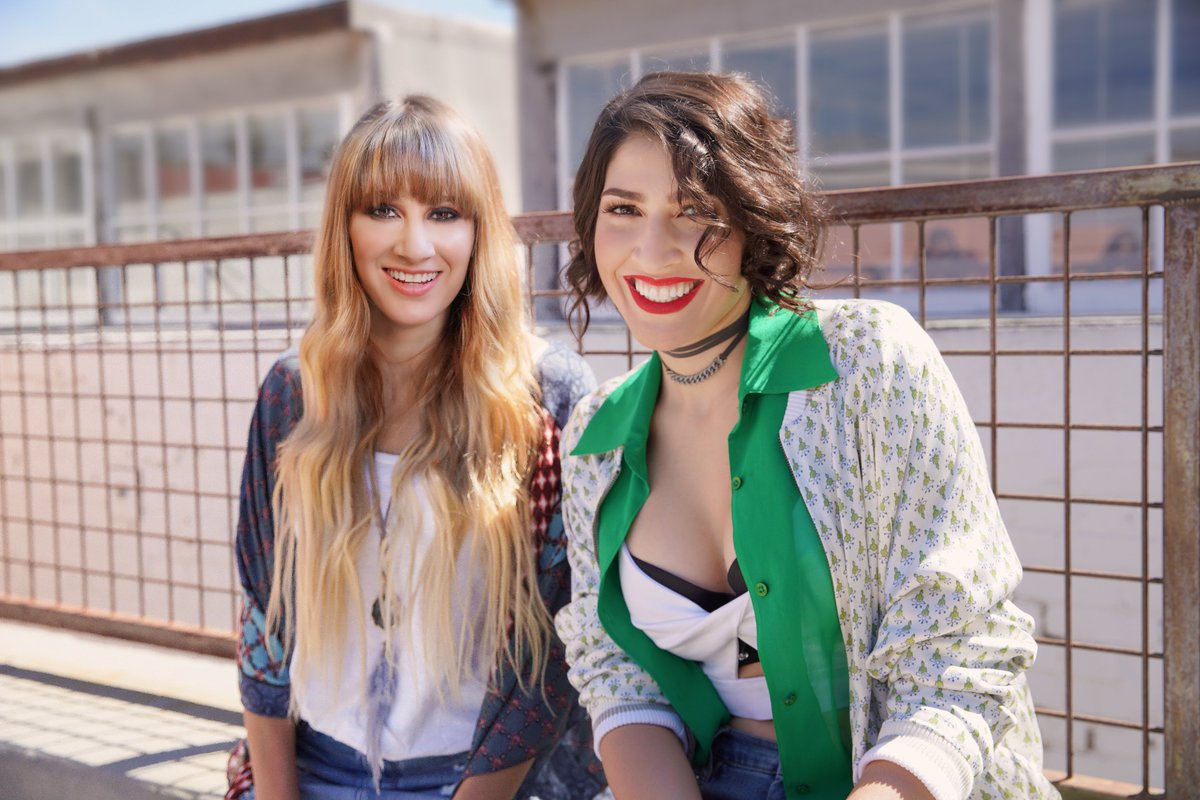 djstillwil's tweet photo. 📷 Quick flicks w/ the lovely sisters from @haashoficial ✨ #haash #sonya7r #artistadelfestivalhaash #latinhits #portraitphotography #haash30feb https://t.co/cf72eQwAAK