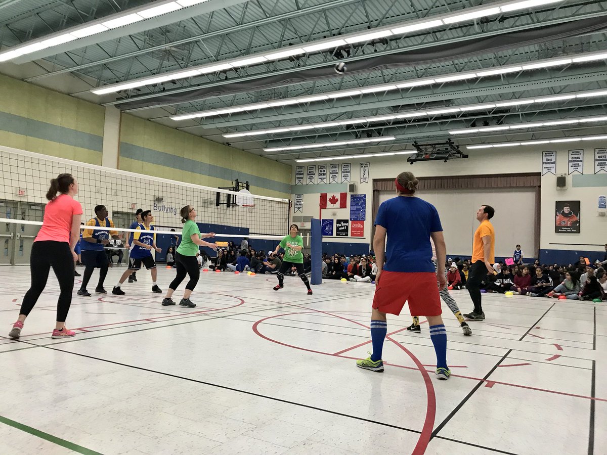 BobcatsPhysed's tweet photo. Nothing but smiles at the staff vs student volleyball game! @hpe4pdsb @RBPSBobcats @PeelSchools https://t.co/2Koest5fDb