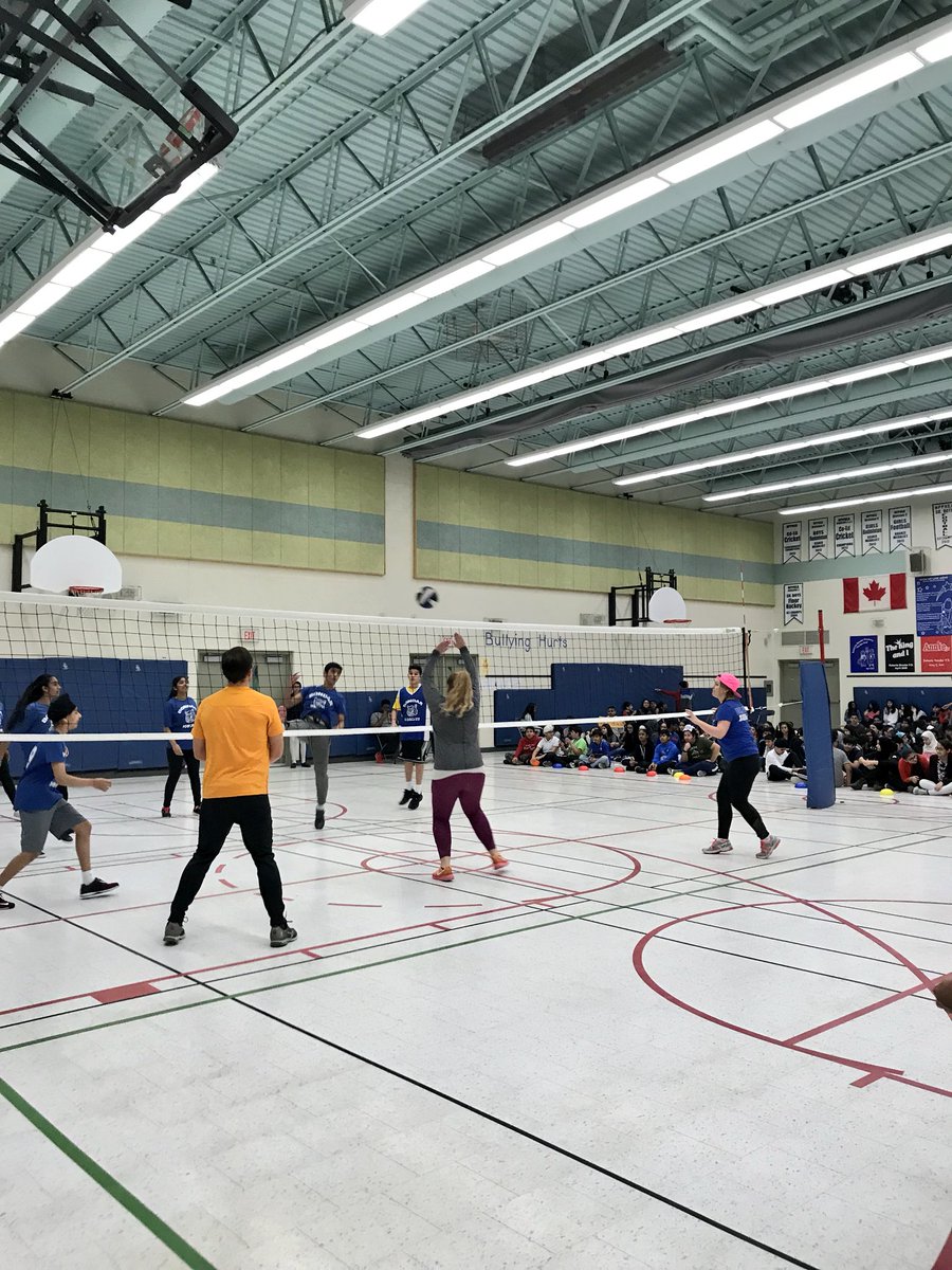 BobcatsPhysed's tweet photo. Nothing but smiles at the staff vs student volleyball game! @hpe4pdsb @RBPSBobcats @PeelSchools https://t.co/2Koest5fDb