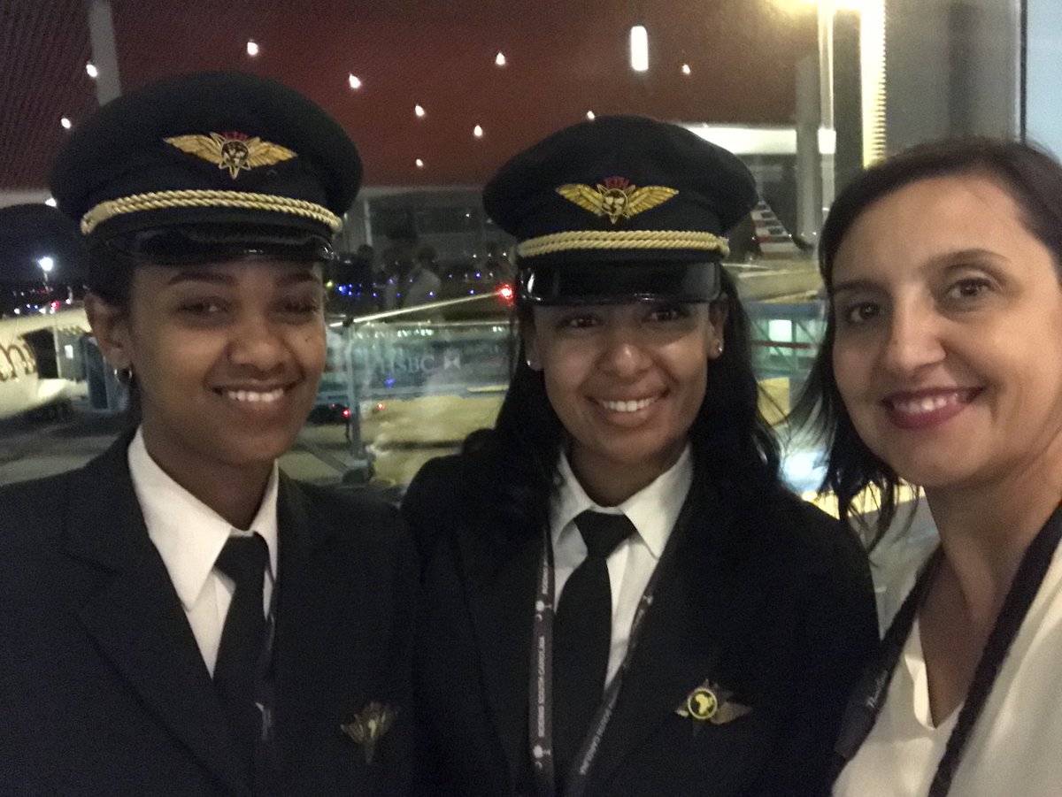 Floxie10's tweet photo. Bienvenida @flyethiopian a la Argentina! Tripulación 100% femenina! Que orgullo en este día! Desde #AeropuertoEzeiza en su vuelo inaugural #GirlPower #8M 👊🏼 https://t.co/yvn5TAd24E