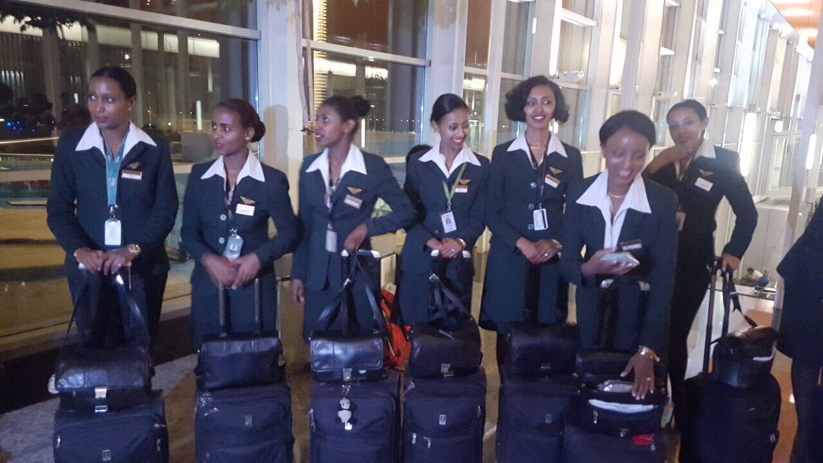 Floxie10's tweet photo. Bienvenida @flyethiopian a la Argentina! Tripulación 100% femenina! Que orgullo en este día! Desde #AeropuertoEzeiza en su vuelo inaugural #GirlPower #8M 👊🏼 https://t.co/yvn5TAd24E