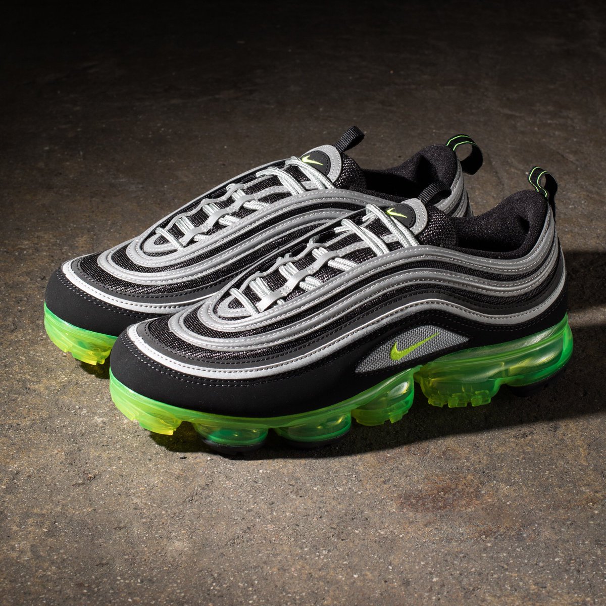 undefeated vapormax 97