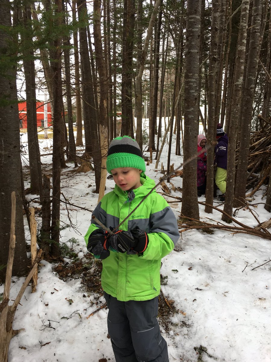 AMcGKinder's tweet photo. Outside play! An ice store, trying to use friction to make a spark, a beautiful habitat in ice and a speech balloon made with a twig! #imaginationplus #naturenurturescreativethinking @NLESDCA @SFOAschool https://t.co/jQkQDgmPv1
