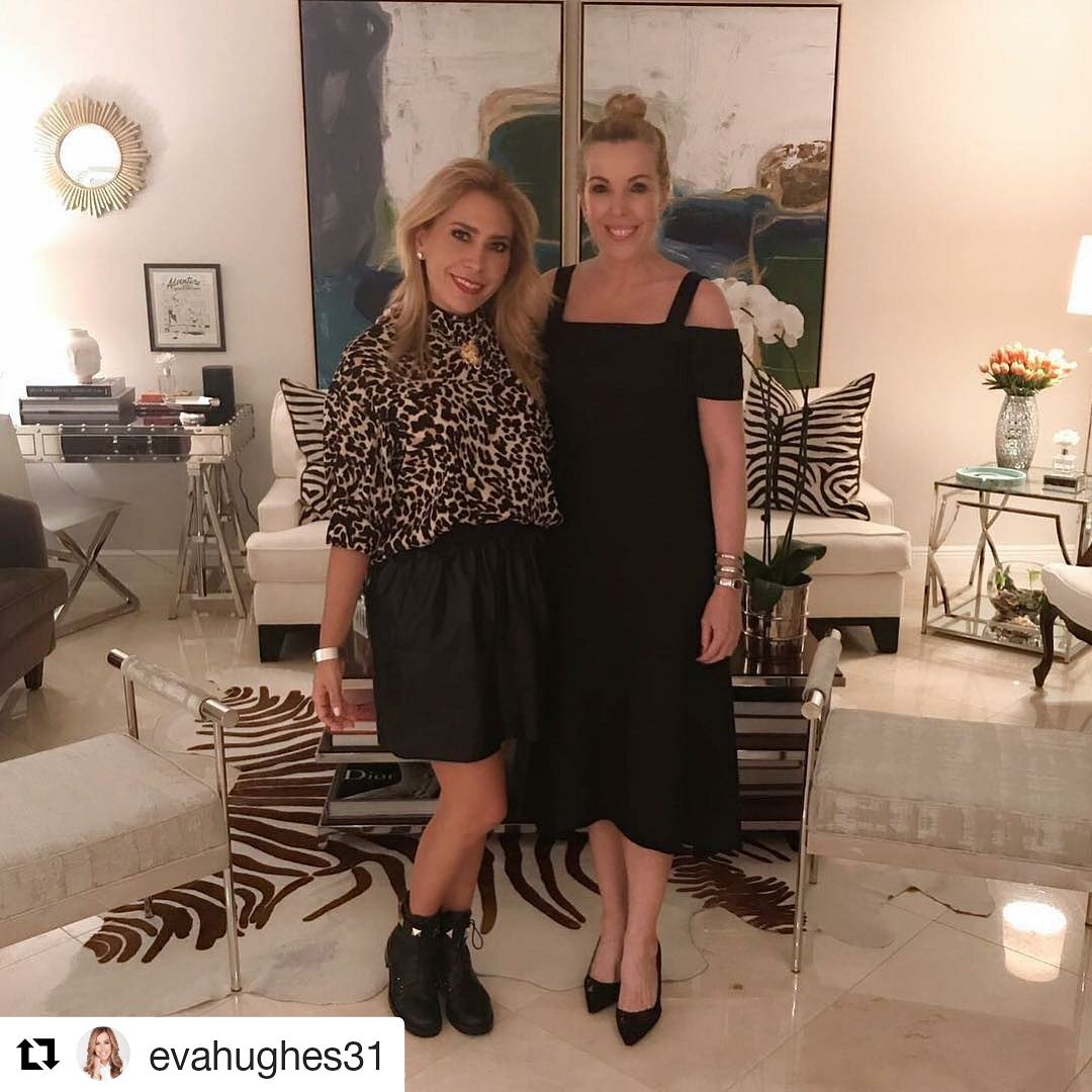 SoulAsheley's tweet photo. #Repost @evahughes31
Podríamos conversar por horas y en este episodio de #evatalks la química se siente! Una charla llena de energía con una mujer que siempre apoya a los demás y dueña de una gran calidez humana! @Jimenagallegotv Gracias! https://t.co/JgQIIbXSAu