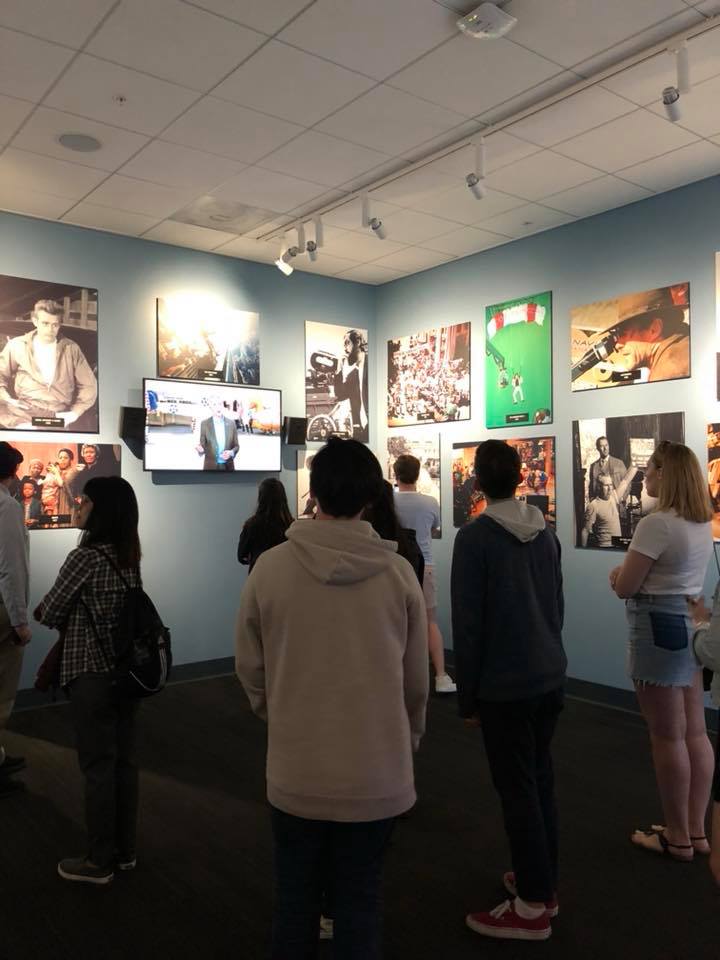 RoryPullens's tweet photo. Thanks @WarnerBrosEnt for hosting theatre students from #LeConteMiddleSchool today for a behind-the-scenes look into the entertainment industry! Field trip organized by #LAUSDArts #CreativeIndustryCoalition with the great @EPatWB! #WBLife #WBImpact https://t.co/Edv56fkfIS