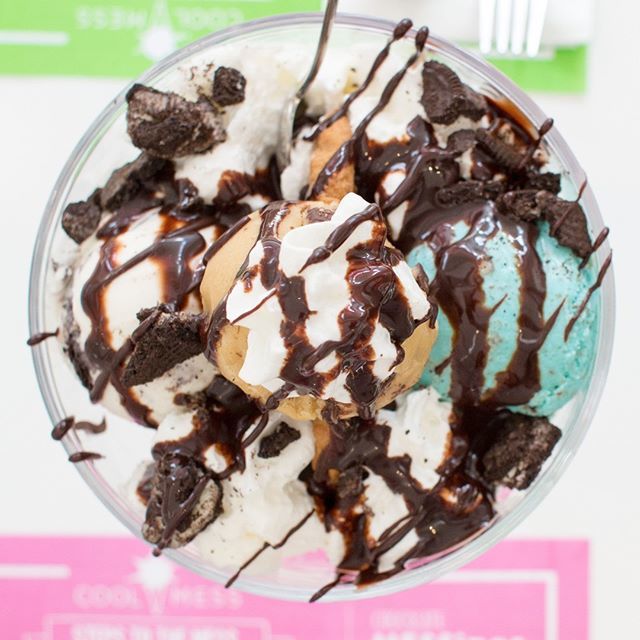 Dough Big or Dough Home 🍪 Cookie dough topped sundae 🍦  #coolmess
•
•
• 
#icecream #icecreamofinsta #icecreamlover #icecreamlovers #iloveicecream #icecreamtime #sundae #icecreamsundae #foodilysm  #devourpower  #insiderfood  #insiderdessert  #buzz… ift.tt/2G8Yars