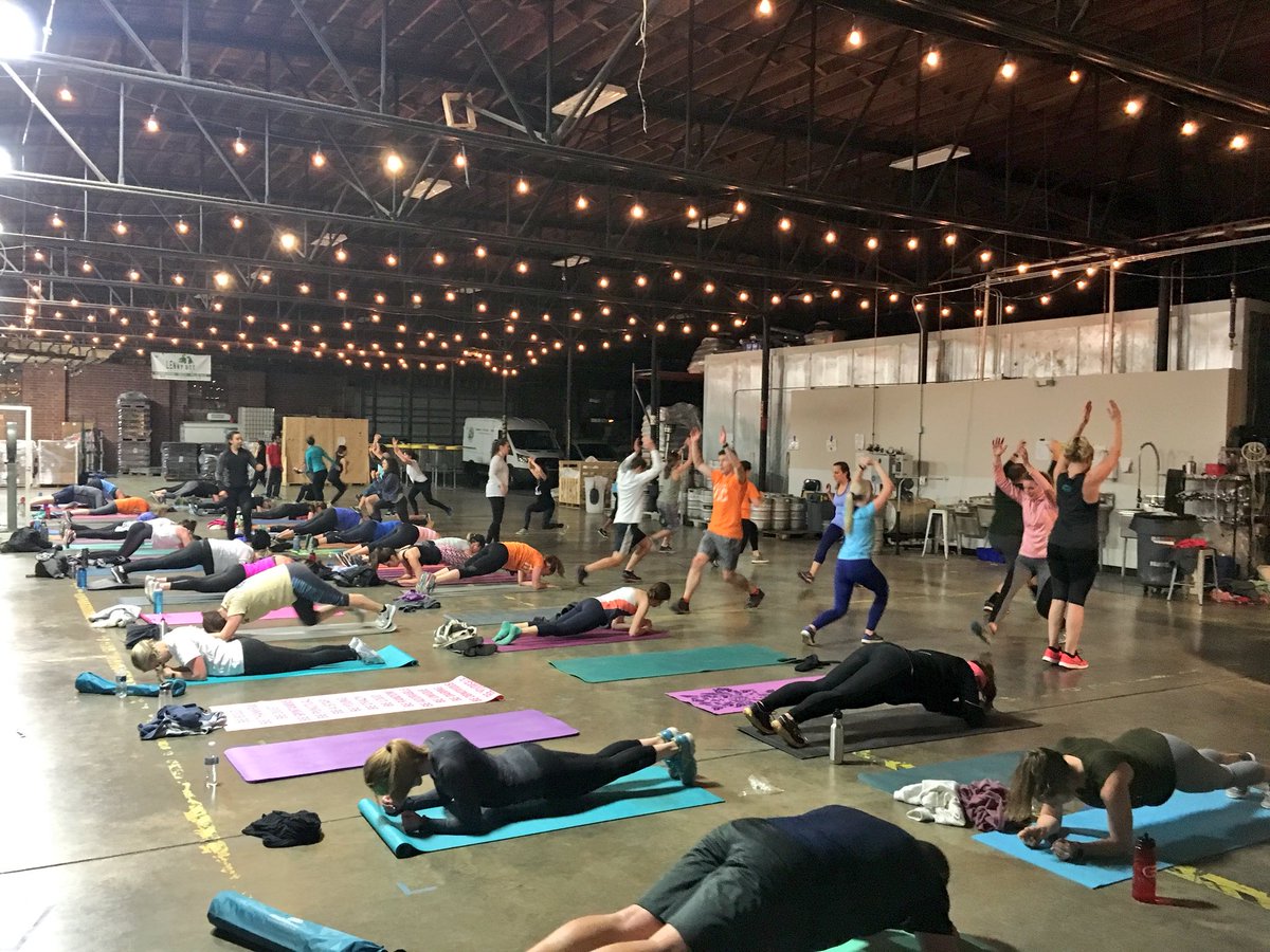 UWGreaterCLT's tweet photo. Packed house at @LennyBoyBrew with @WorkForYourBeer and #LINCCLT https://t.co/8b32WQKAbb