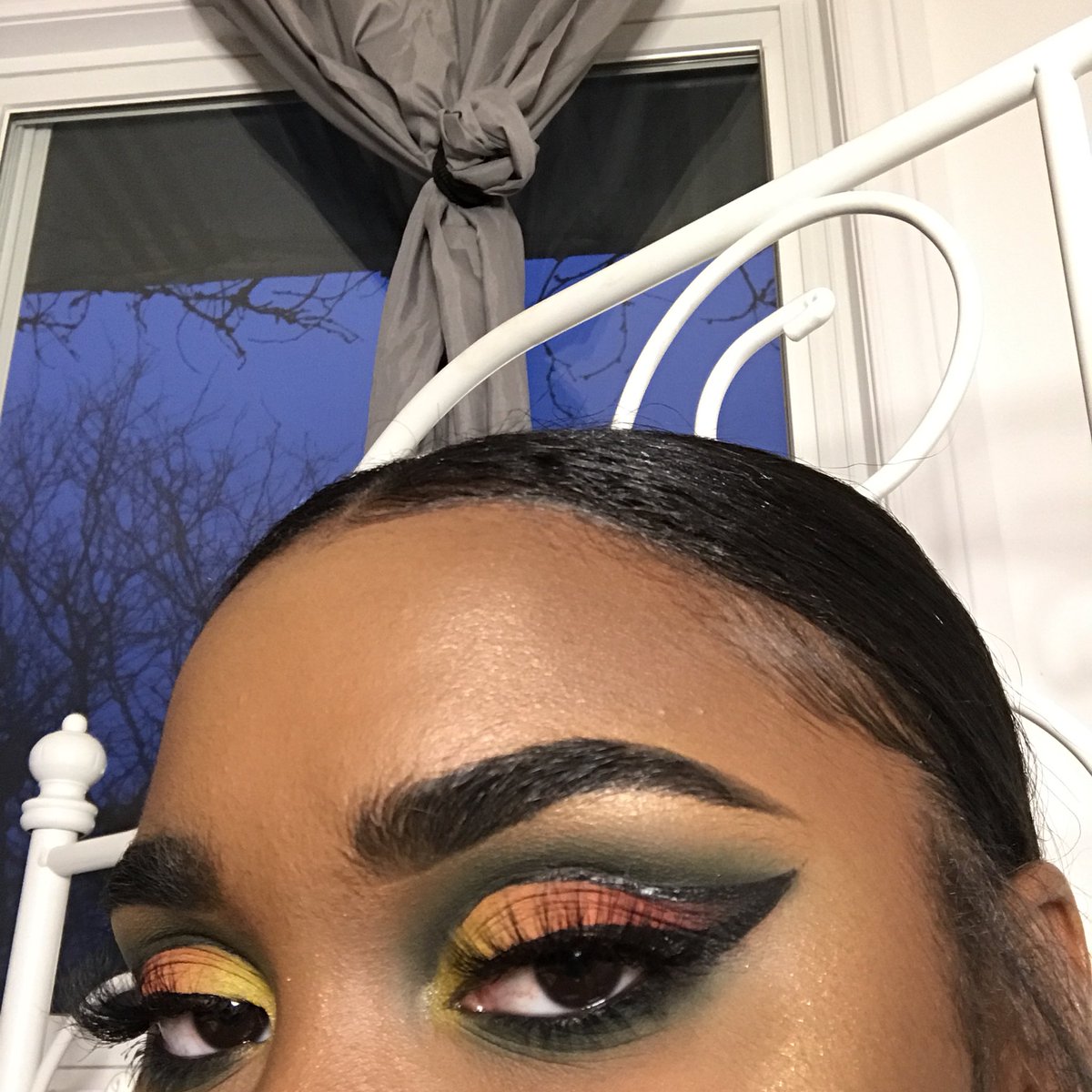 BAHCreative's tweet image. I’m a visual artist 👩🏾🎨 and I love doing my makeup so I made a YouTube channel!! 
My website basicarthoe.com