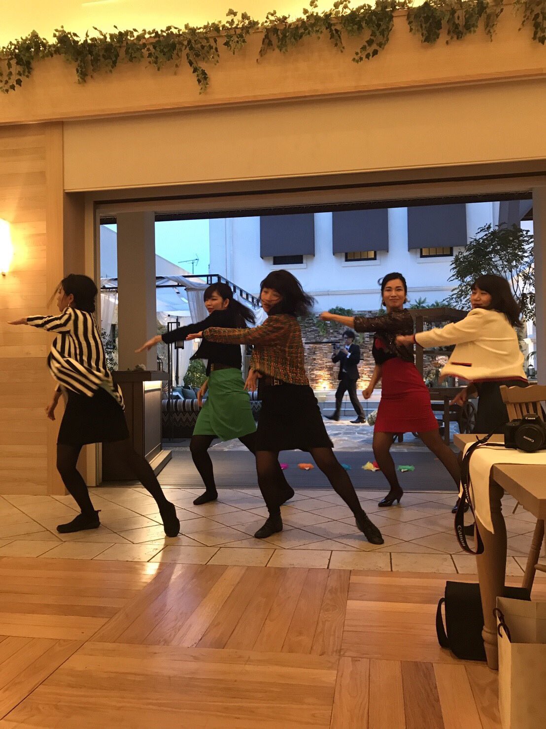 荒牧 奈津希 余興でバブリーダンス踊りました 友人の結婚式でバブリーダンス踊ってきました キレッキレと評判です笑 是非みんな見てください 楽しかったな 本家様を簡単にアレンジしております 余興の参考にもどうぞ 登美丘高校