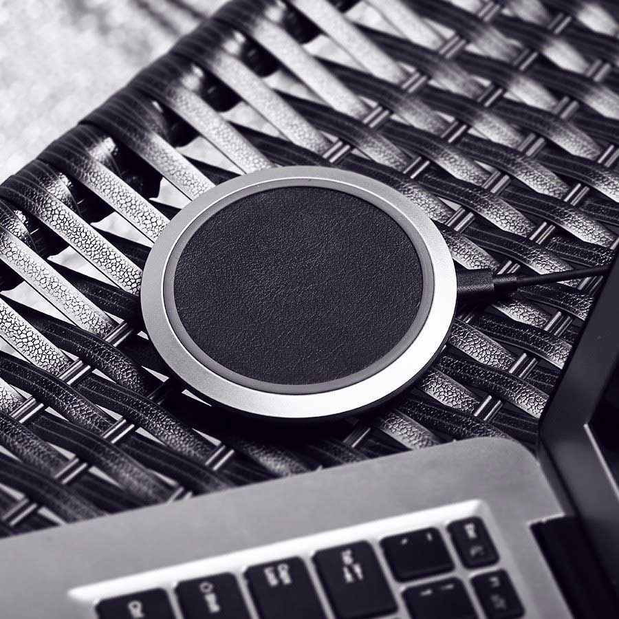 ThorPlug's tweet photo. The best charging pad for your iPhone/Samsung that you can take anywhere with you. 
💯 Click the link for more⚡️https://t.co/kMQ4esP1v4.
.

#thorplug #wirelesscharger #flatdesign #bestof #qiwirelesscharger #fastwirelesscharging #phoneaccessories #iPhone #samsung #samsungs8 https://t.co/4DZcbvqAdr
