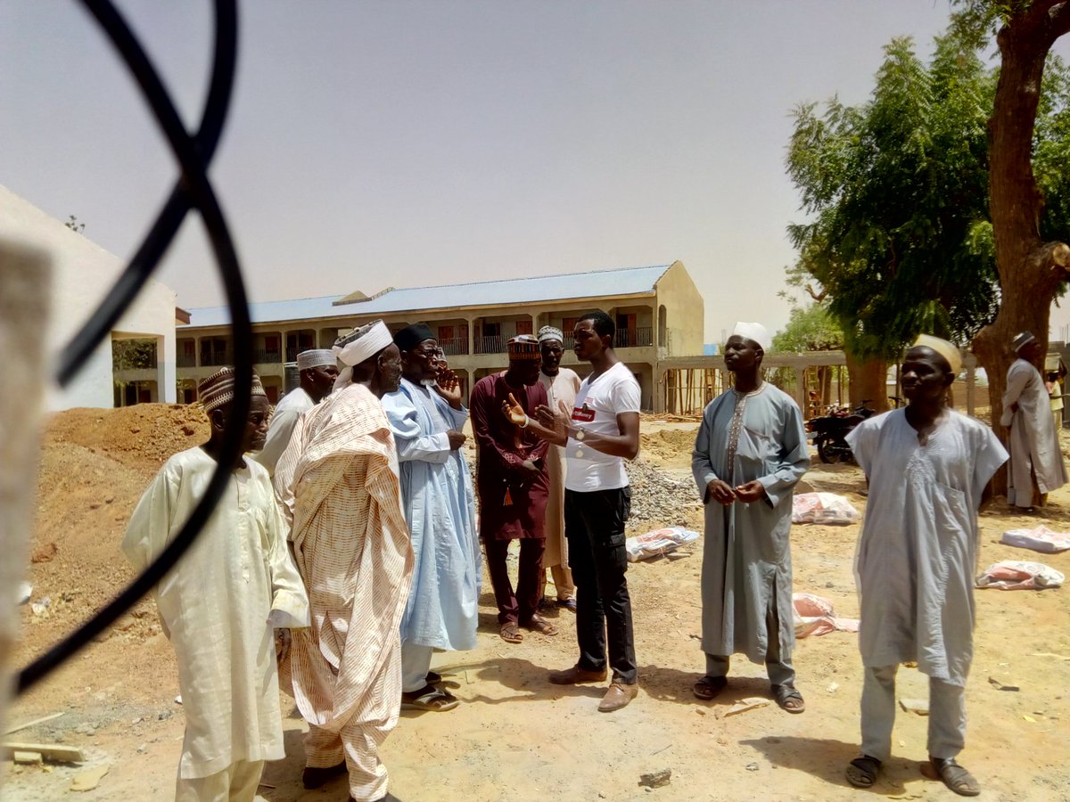 4lowthemoney's tweet photo. 4. People of #ConstructMuduru are peaceful & welcoming. In exchange we #armed them with #info & #data to monitor their N176, 000, 000. 00 Million budgeted for Muduru Primary School.
We led a tour round the projects. Social accountability has come to stay in Africa.
@CNNAfrica https://t.co/La6s4k9n47