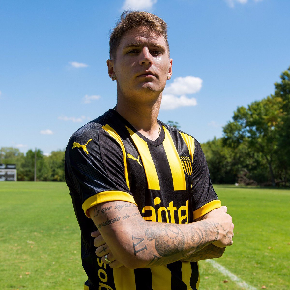 guille_varela4's tweet photo. Foto con la nueva del manya. ¿La querés? Se va en un sorteo entre los RT con el HT #OroYCarbón https://t.co/UpAL0rEMxv