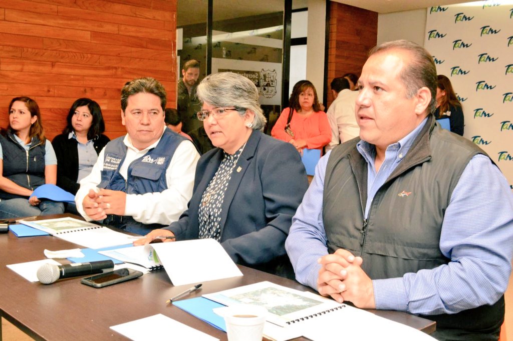 DraGloriaMolina's tweet photo. Me reúno con el #SectorSalud e #Instituciones junto con el alcalde de #CdVictoria @oscaralmarazs y personal de @TamaulipasSalud para evaluar las acciones emprendidas en contra del #MosquitoVector del #Dengue #Zika #Chikungunya #TiempoDeSalud #TiempodeTodos #ConFirmezaSinDescanso https://t.co/VB8r8LS6mr