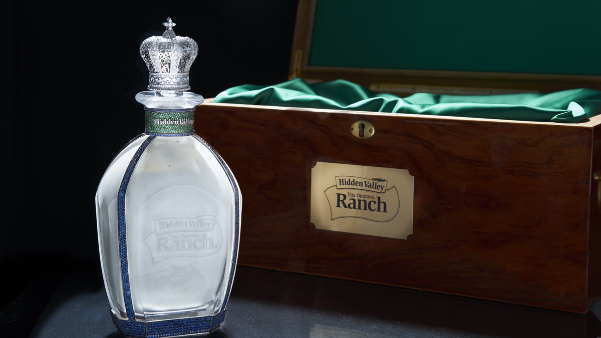 ✨FOLLOW & RETWEET FOR A CHANCE TO WIN! ✨ Nothing marks #NationalRanchDay like a real jewel-encrusted ranch bottle fit for people who royally love ranch. Ends 5/19 at 11:59pm PT. NoPurNec18+ Official rules: bit.ly/NationalRanchD…