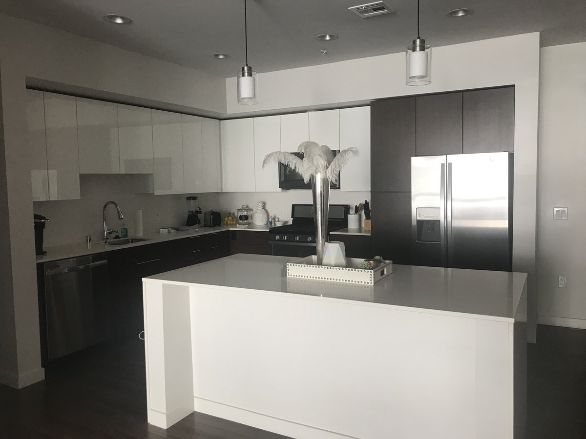 Ryleesavana's tweet photo. I’ve always dreamt of an all white kitchen &amp; now i get to wake up to one every day 😍❤️ https://t.co/DUVW6RoPY0