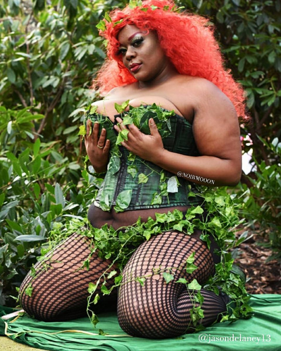 Psiianiide's tweet photo. 📸: @jasondelaney13
Wig styling, cosplay, makeup: moi! #poisonivy #poisonivycosplay #gotham #cosplayer #cosdope #dcsirens #WomensDay #dcsirenscosplay #eccc2018 #eCCC18 #BLACKGIRLMAGIC #blackgirlsrock #siren #redhead #dccomics #marvel #vixen #sexy #pinup #Patreon https://t.co/gNtxZFoGIY