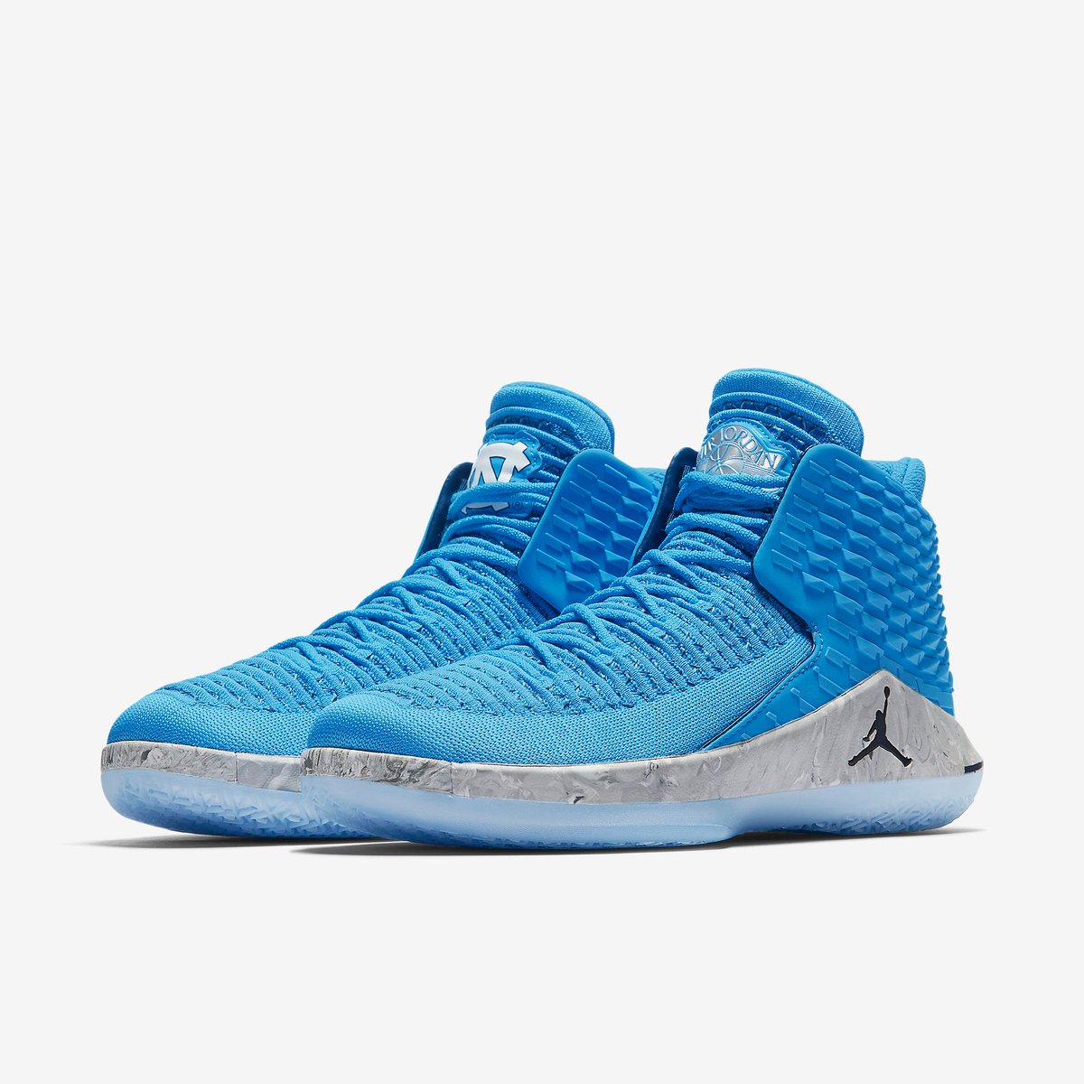 J23app's tweet photo. "UNC" Jordan XXXII and "Michigan" Jordan XXXII Low drops tomorrow

10am ET / 7am PT https://t.co/UTIO0swenL