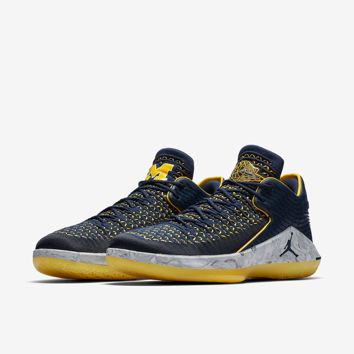 J23app's tweet photo. "UNC" Jordan XXXII and "Michigan" Jordan XXXII Low drops tomorrow

10am ET / 7am PT https://t.co/UTIO0swenL