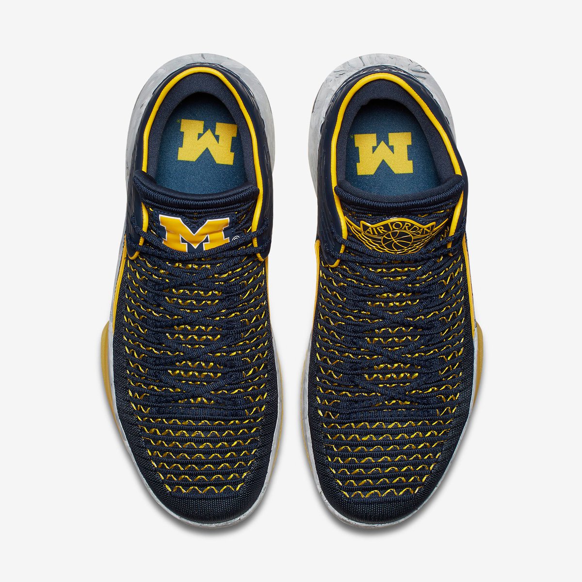 J23app's tweet photo. "UNC" Jordan XXXII and "Michigan" Jordan XXXII Low drops tomorrow

10am ET / 7am PT https://t.co/UTIO0swenL