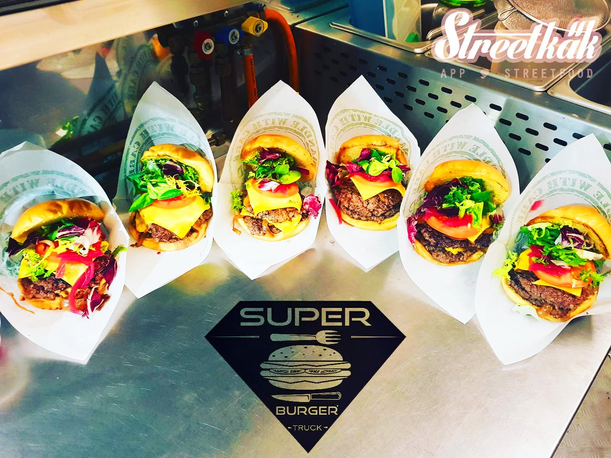 Could you eat them all? 
#burger #streetfood #streetkak