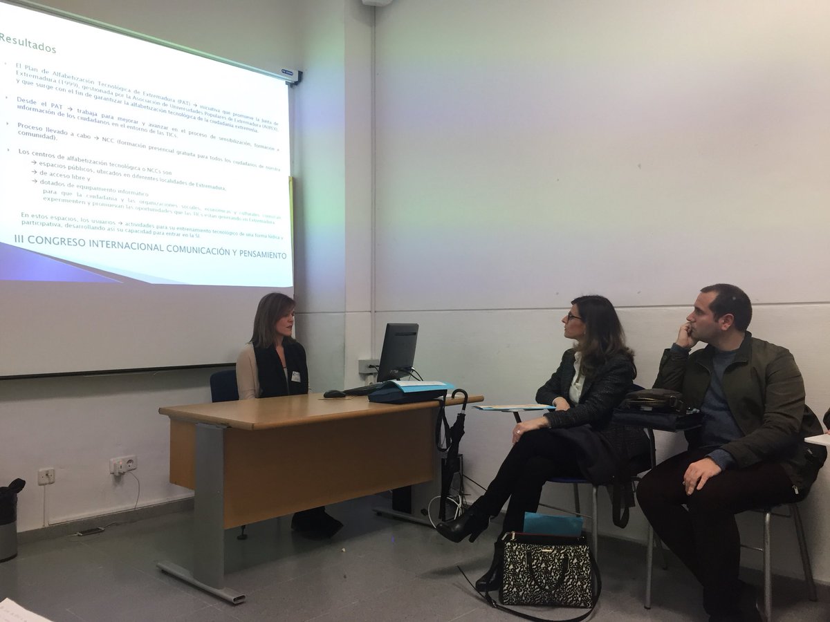 Ladecom_us's tweet photo. En el simposio 'Rompiendo distancias: #Móviles y personas mayores', se está hablando sobre la #brechadigital generacional #CICYP18 #GeneraciónSmartphone @CICYP18 https://t.co/798kWIyN05
