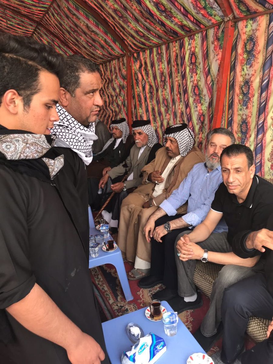 .
#هذا_اليوم 2018/3/23 م

وصول الحاج #باسم_الكربلائي
لتعزية الشاعر #ثائر_الكناني
والرادود #علي_الكناني
بفقيدهم الراحل 💔
والد ثائر و جد علي)
-
#مرتضى_رحيم_العياشي