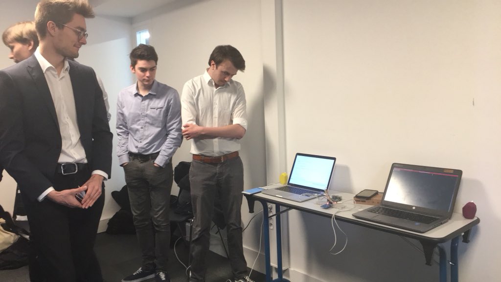 Epitech's tweet photo. #EpitechForward ⏭ Maintenant place aux démos des projets avant la délibération du jury ! Bravo à tous pour vos pitchs ! Dans quelques instants nous connaîtrons les groupes gagnants sur le campus de @EpitechParis 🥁 https://t.co/KhYkAOOp5q