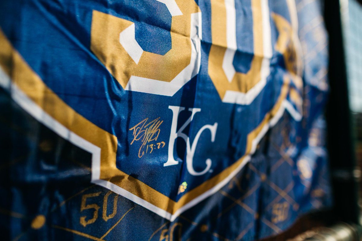 Royals's tweet image. Support @GreaterKCDay with a #Royals50 Seasons flag at atmlb.com/2pxeBWu. RT now for a chance to win one signed by @duffkc41! #RaisedRoyal