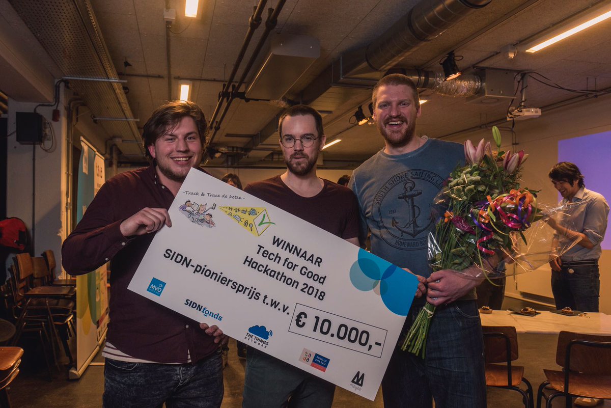MVO_NL's tweet photo. En de winnaar is... Flavourians! Zij bedachten een tool die de route van producten visualiseert. Zo krijg je op een speelse manier meer inzicht in de keten! Onze illustrator Cunera Joosten legt het uit met een stripje. #techforgood #Hackathon https://t.co/VgsB5ZX56B