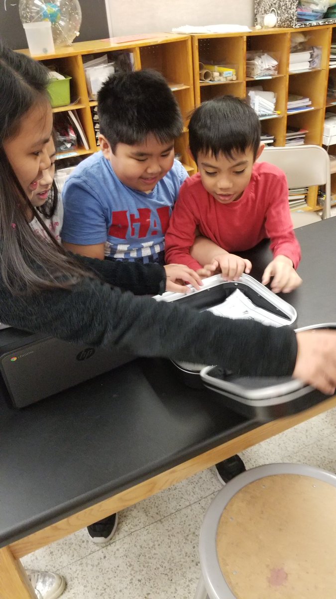 RecineGrade3's tweet photo. Thank you @Mrs_CAltman for organizing our Simple Machine #Breakout session! #Marchappness #QRCode @JigsawPlanet #Googleform @GlenwoodES https://t.co/SBfypfotyJ