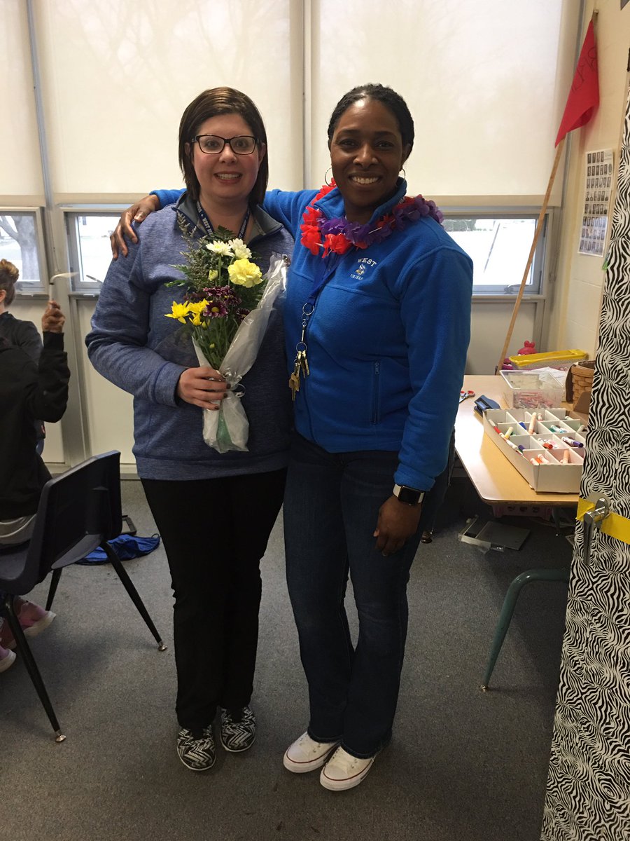 melitaj2's tweet photo. @westvikings @HBrunsWestSS @RBrunsWest congrats CFAE winner, WMS' Heather Bruns, for winning Outstanding Middle School Educator of the year! https://t.co/qA1y07Smh9