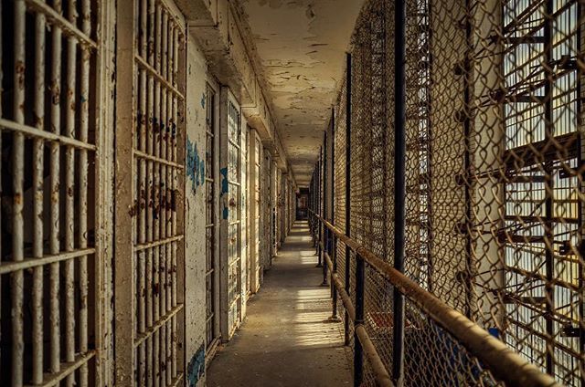 VisitMO's tweet photo. Come take a tour of the Missouri State Penitinerary in Jefferson City. Explore the history of the prison or take your chances with a ghost tour. ⠀
.⠀
.⠀
.⠀
#Missouri #missouriadventure #missouristatepenitentiary #state #statepen #statepenitentiary #p… https://t.co/bG55SMPomm https://t.co/WLt36uOuyp